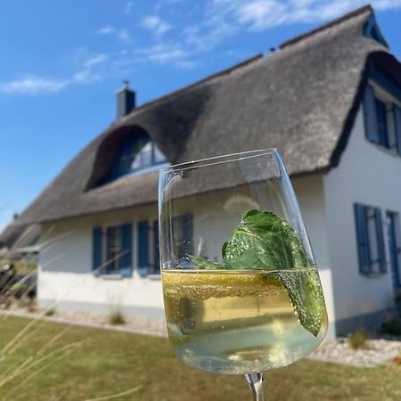 Reetdachhaus Seasons Mit Kamin & Sauna Gross Schwansee Bagian luar foto