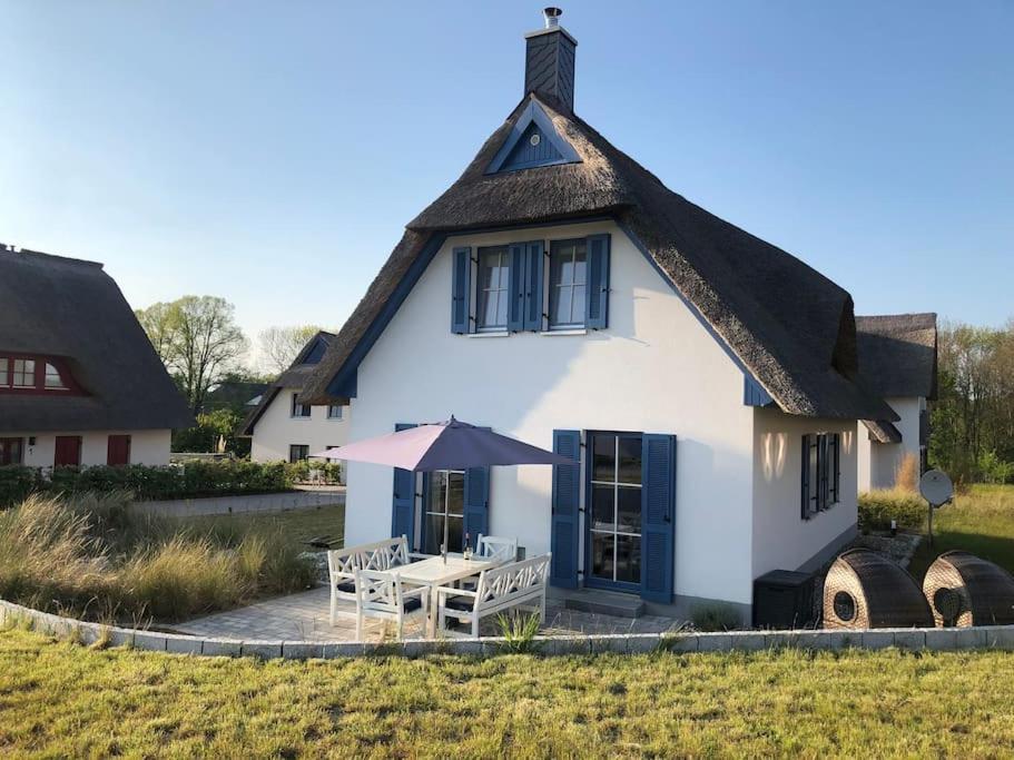 Reetdachhaus Seasons Mit Kamin & Sauna Gross Schwansee Bagian luar foto