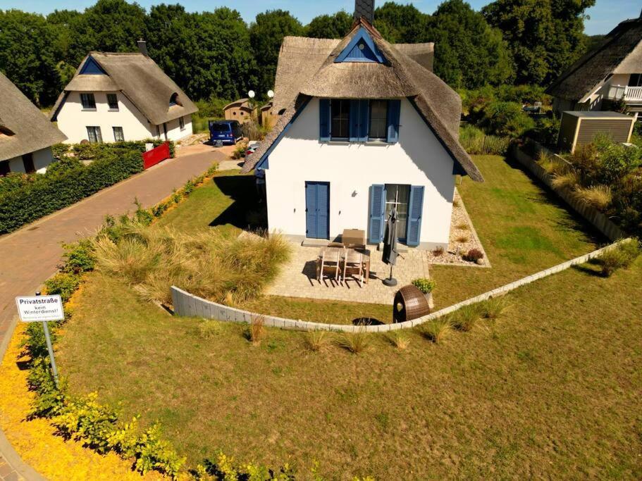 Reetdachhaus Seasons Mit Kamin & Sauna Gross Schwansee Bagian luar foto